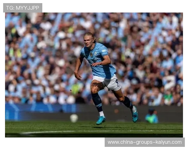 哈兰德转身抽射击中横梁弹入网